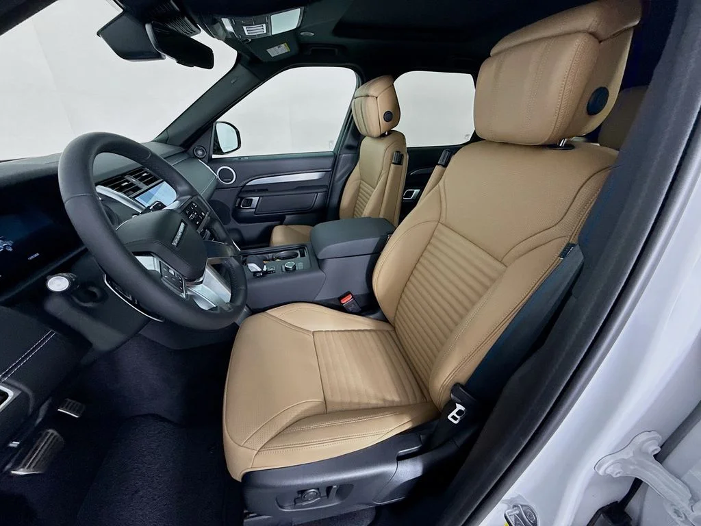 New 2026 Fuji White Land Rover Dynamic SE image 5