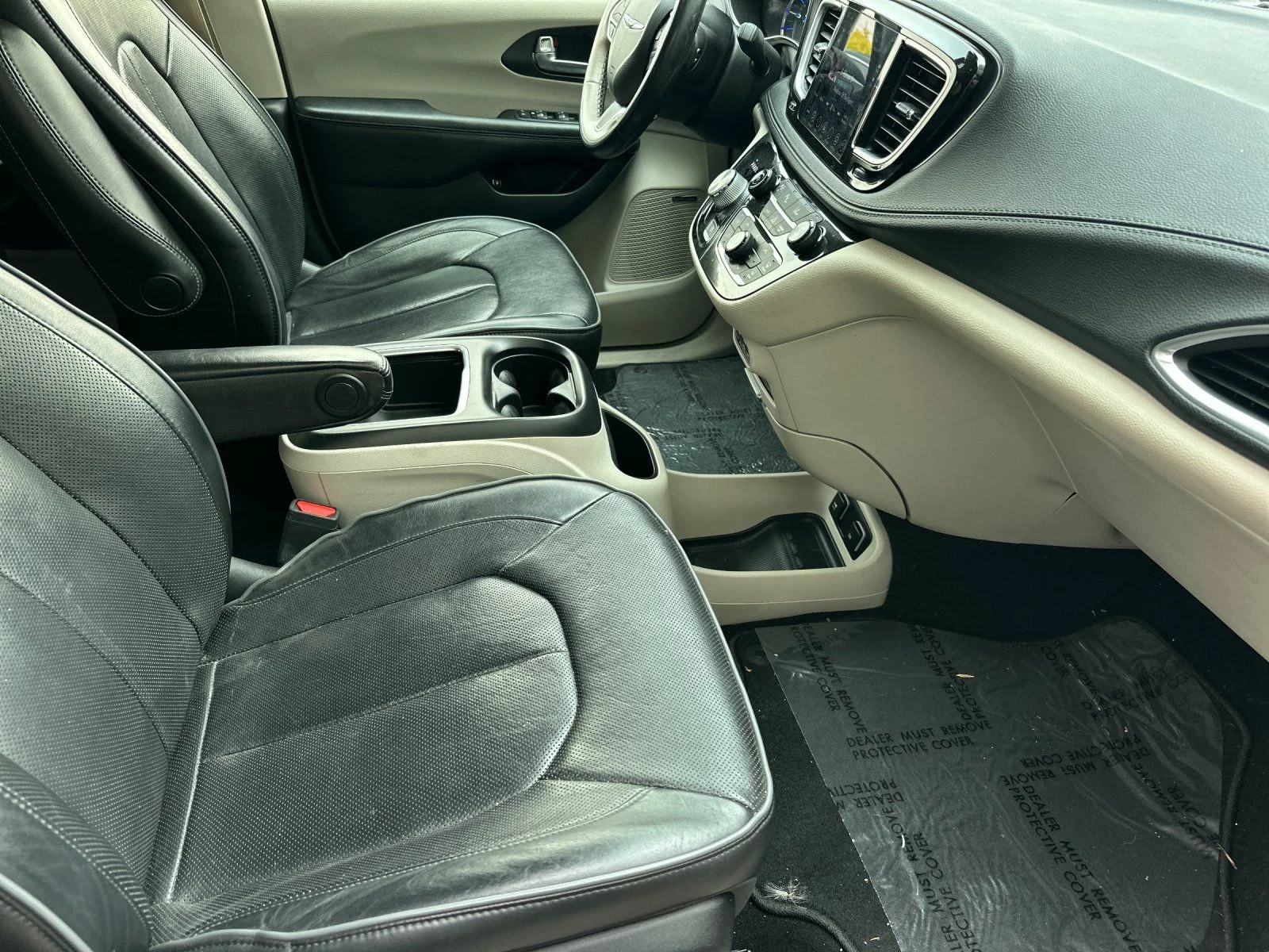Used 2020 Ceramic Gray Clearcoat Chrysler Limited image 16