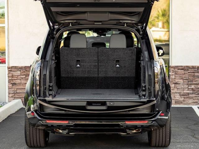 New 2026 Carpathian Grey Land Rover SE image 25