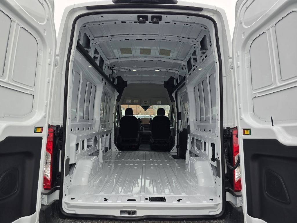 New 2026 Oxford White Ford Base image 27