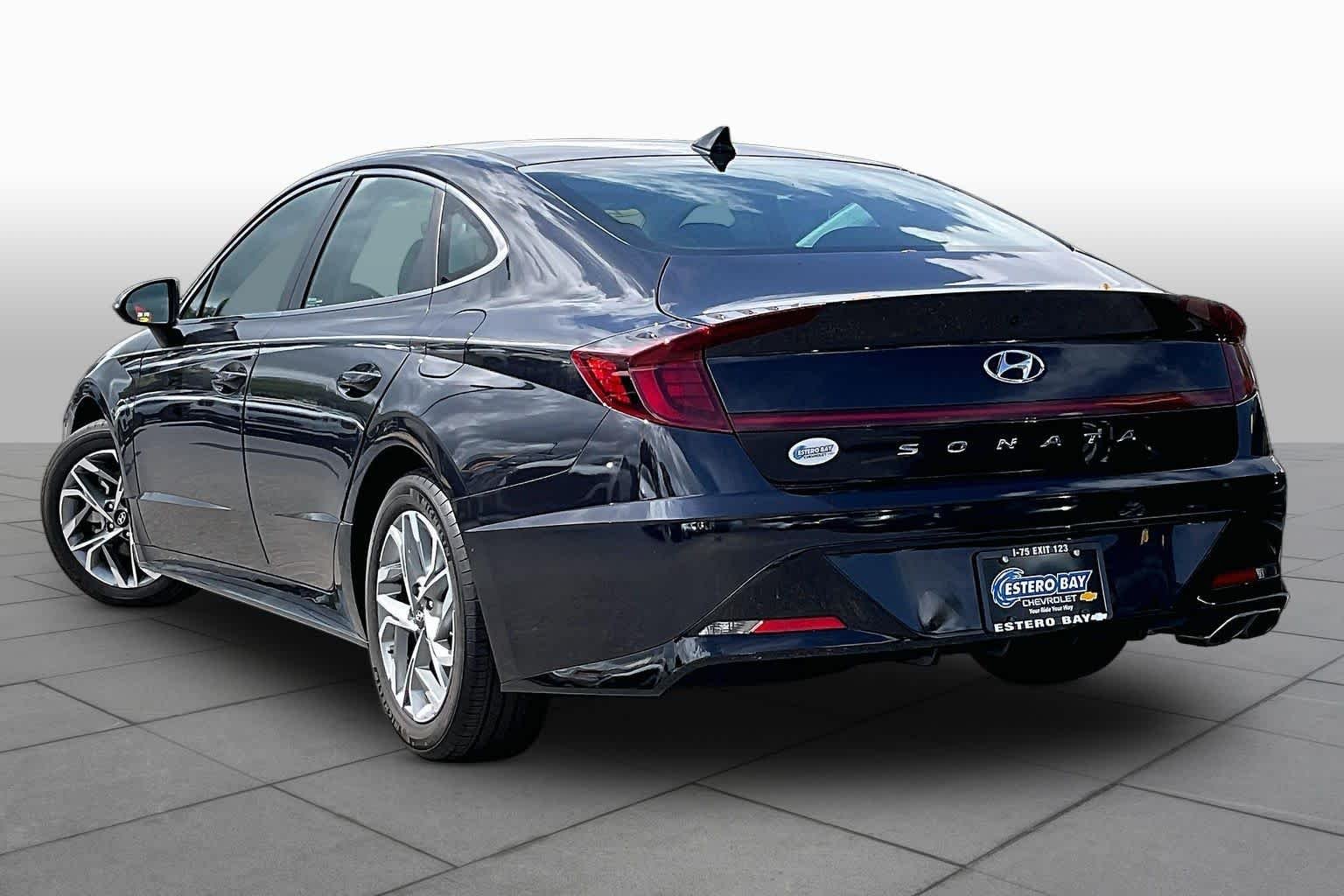 Used 2023 Carbon Blue Hyundai SEL image 12