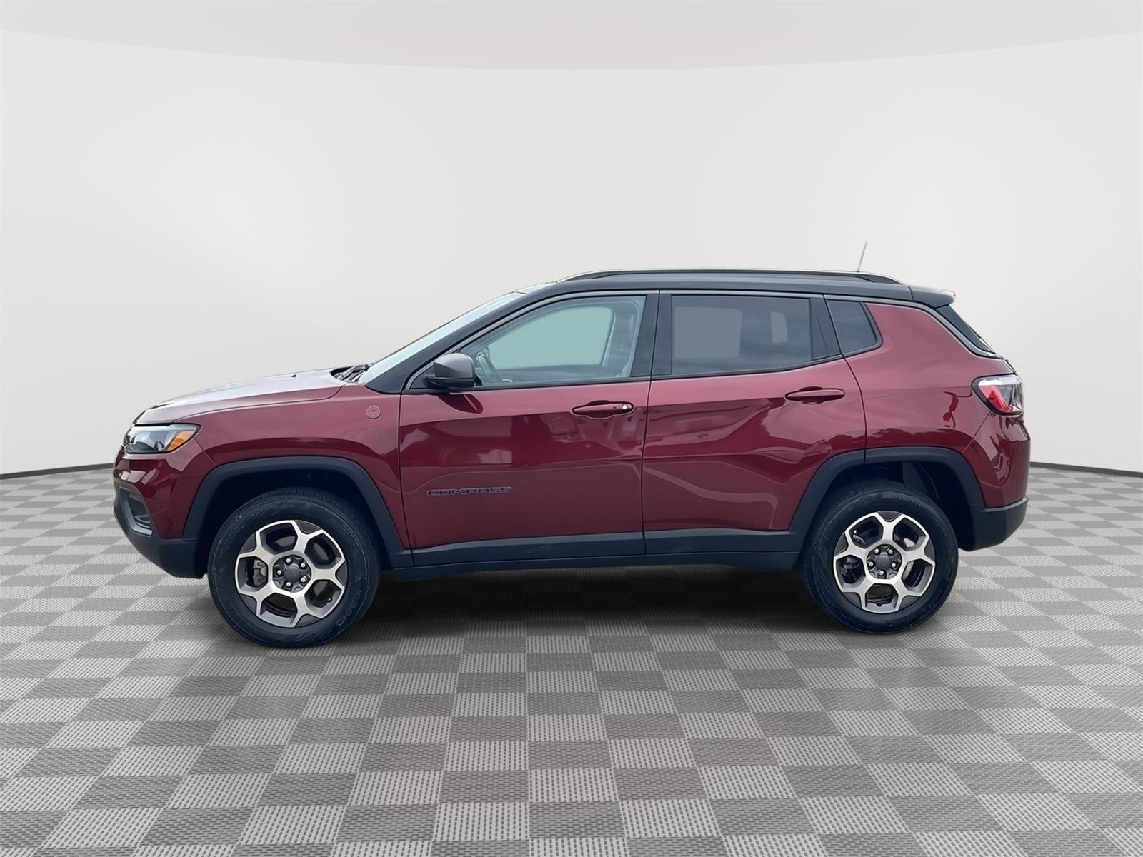 Used 2022 Velvet Red Pearlcoat Jeep Trailhawk image 8