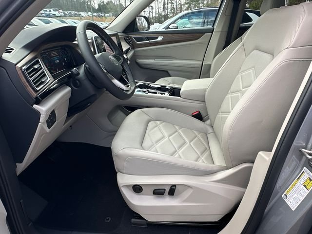 New 2026 Silver Volkswagen 2.0T SE w/Technology image 9