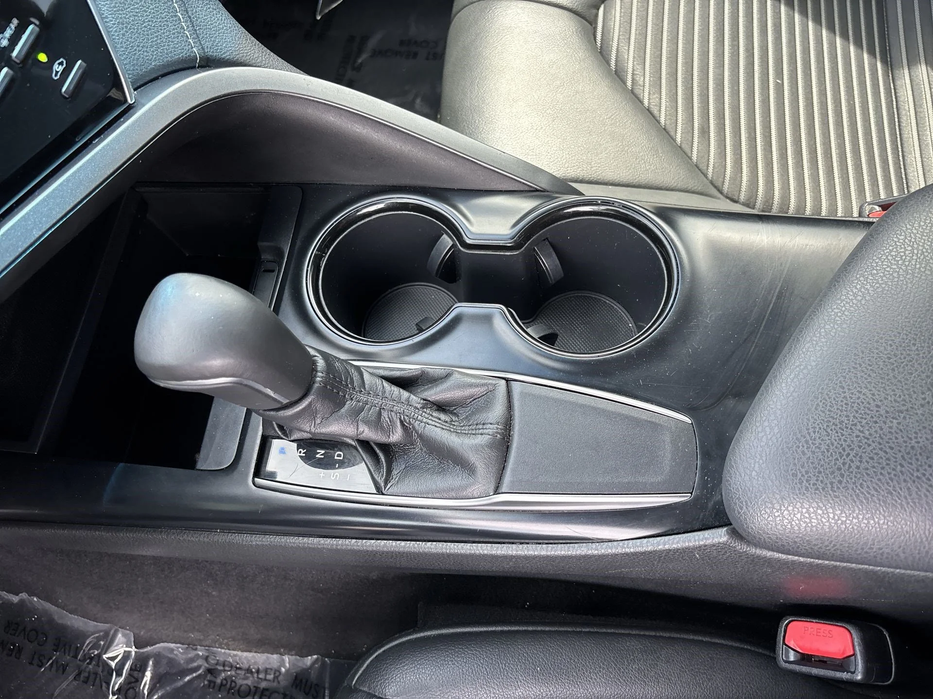 Used 2018 Pearl Toyota SE image 20