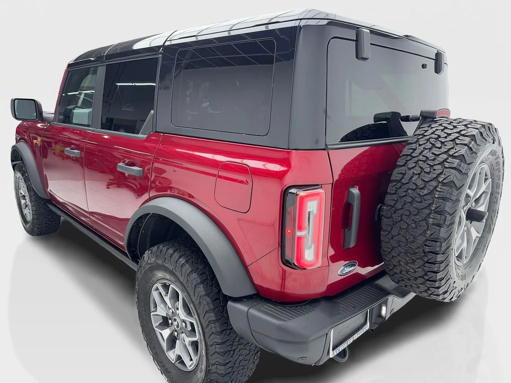 Used 2025 Red Ford Badlands image 13