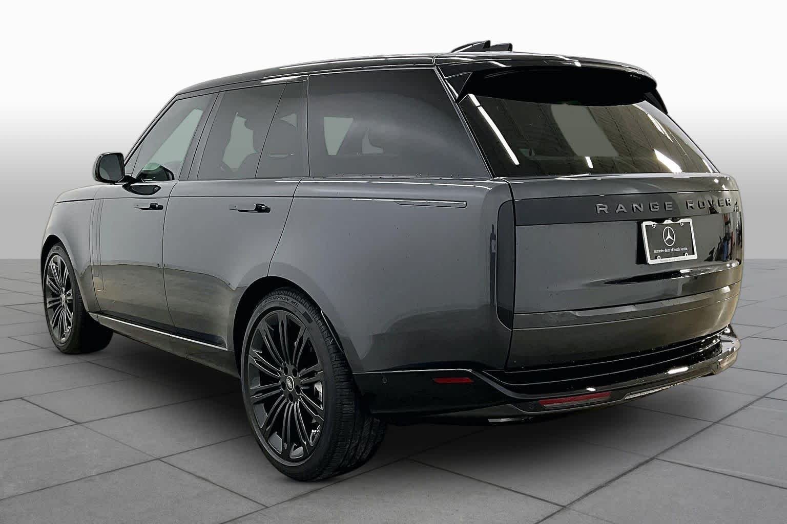 Used 2025 Carpathian Grey Premium Metallic Land Rover SE image 12