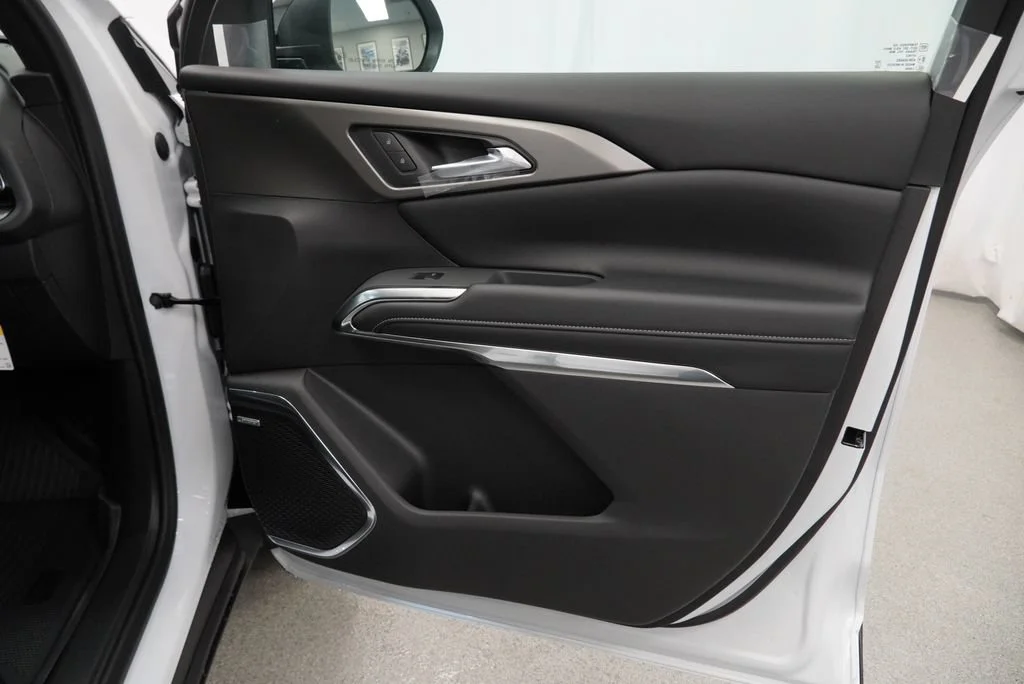 New 2027 Summit White Chevrolet LT image 28