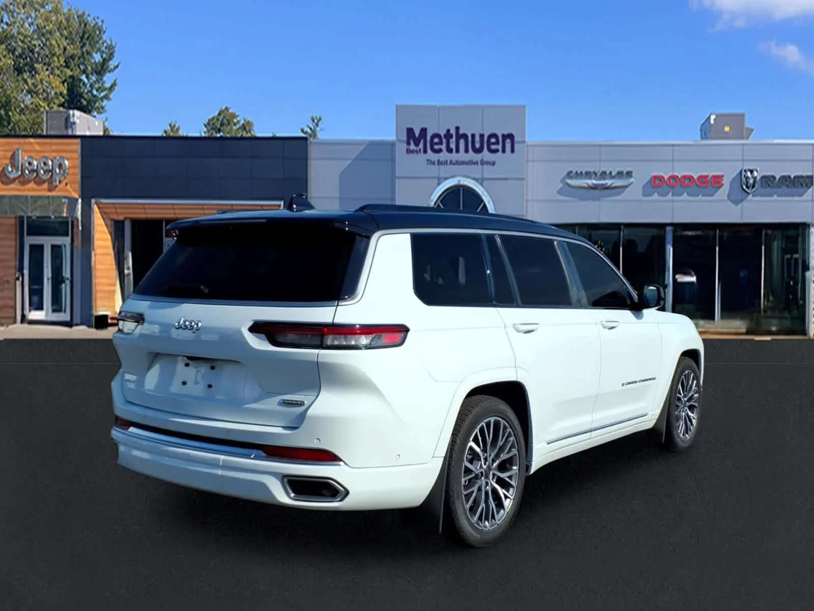 Used 2025 Bright White Clearcoat Jeep Summit Reserve image 7