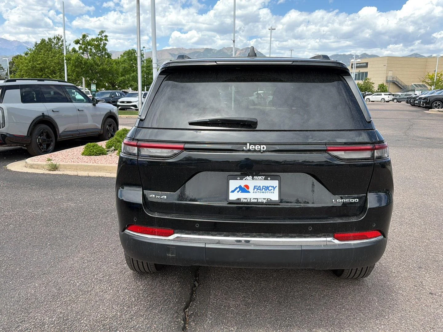 Used 2023 Diamond Black Crystal Pearlcoat Jeep Laredo image 6