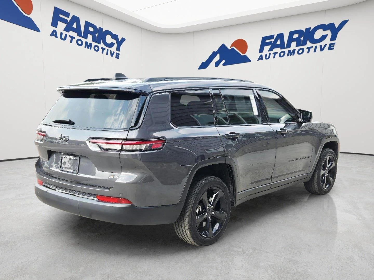 Used 2025 Baltic Gray Metallic Clearcoat Jeep Altitude X image 5