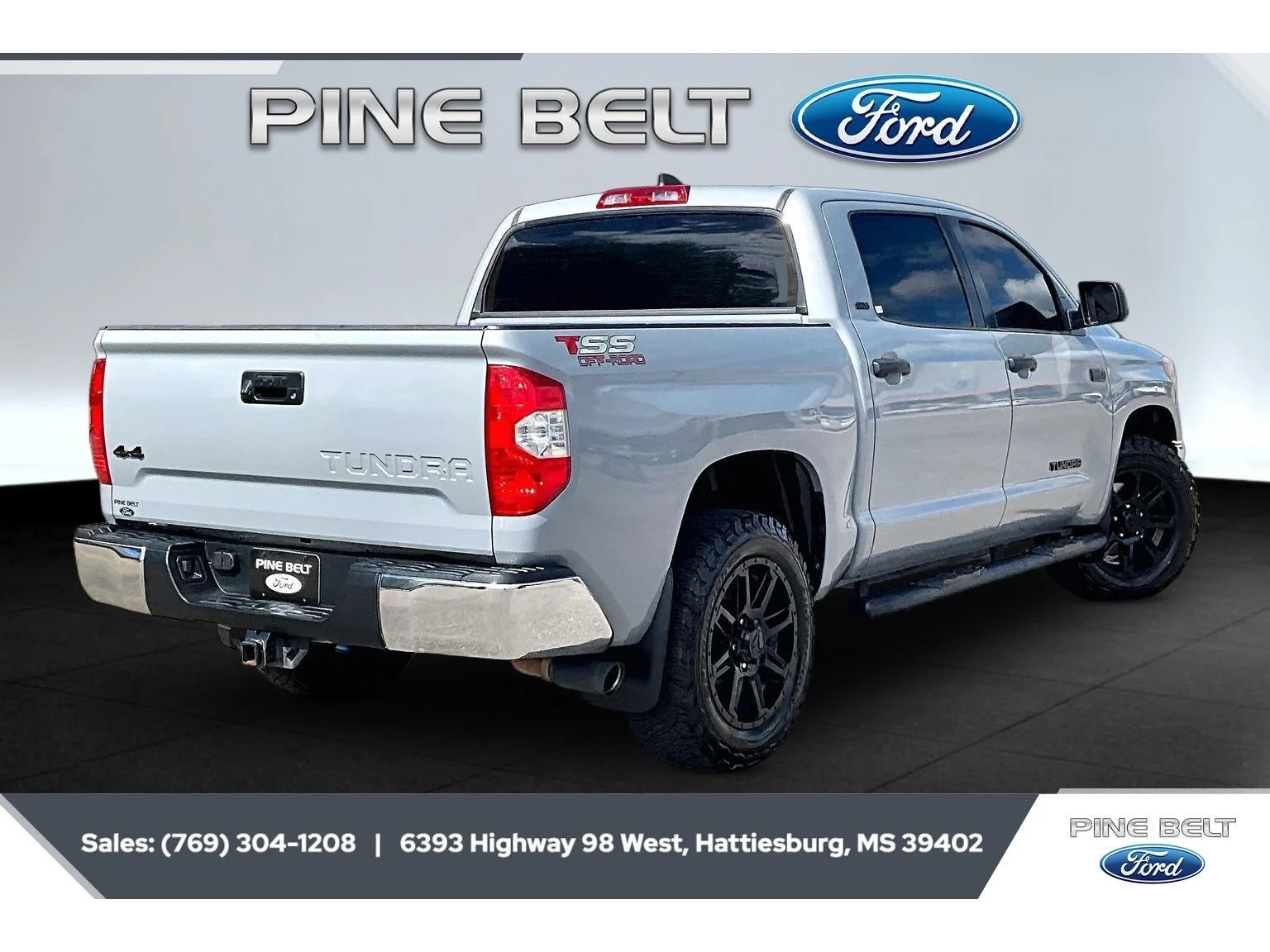 Used 2020 Cement Toyota SR5 image 11