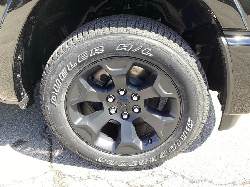New 2026 Diamond Black Crystal Pearl-Coat Exterior Paint RAM Big Horn/Lone Star image 9