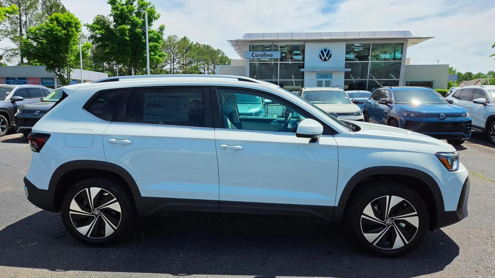 New 2026 Pure White Volkswagen SE image 3