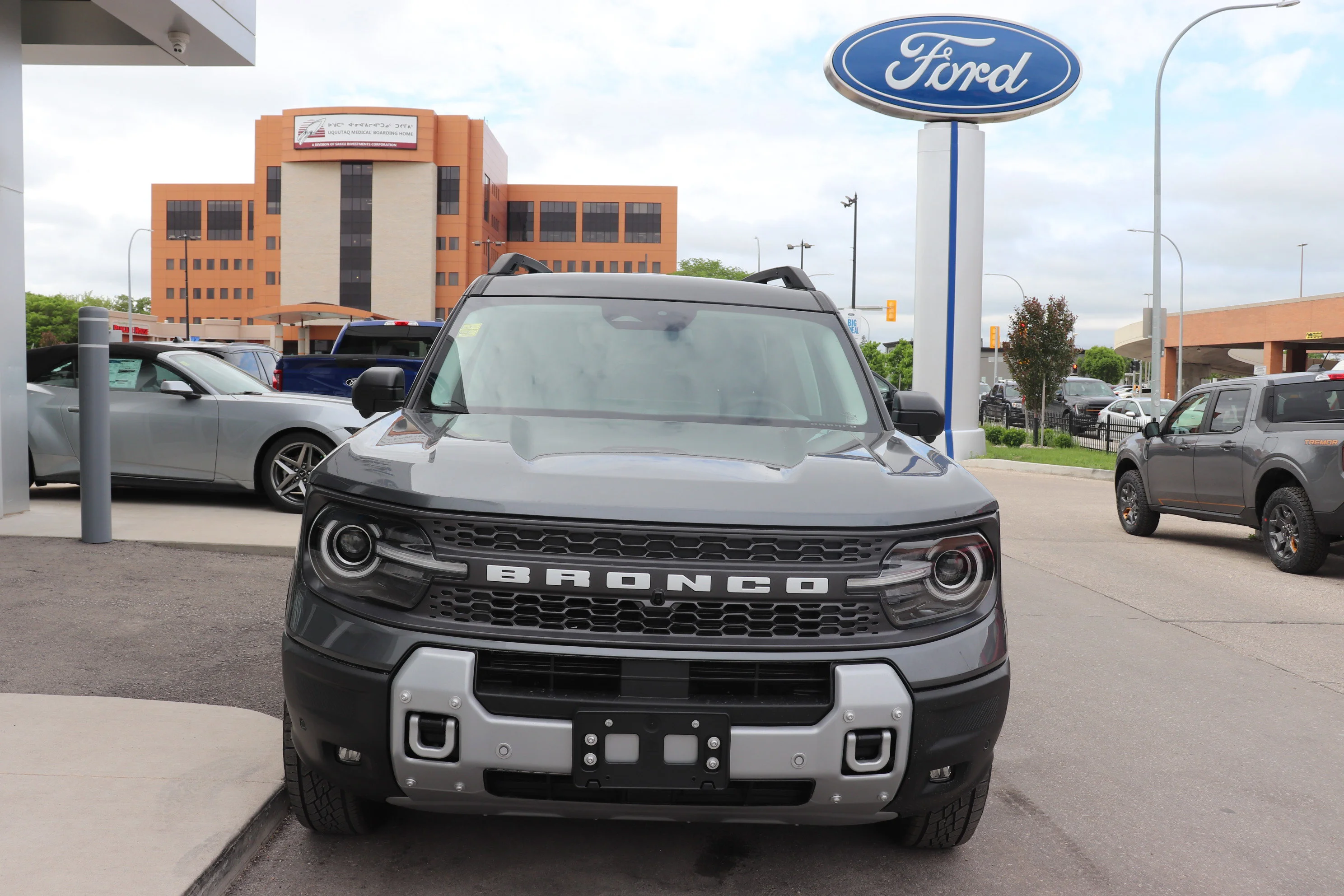 New 2026 CARBONIZED GREY Ford Badlands image 2