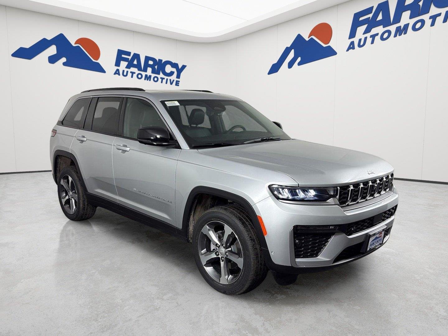 New 2026 Silver Zynith Exterior Paint Jeep Limited image 2