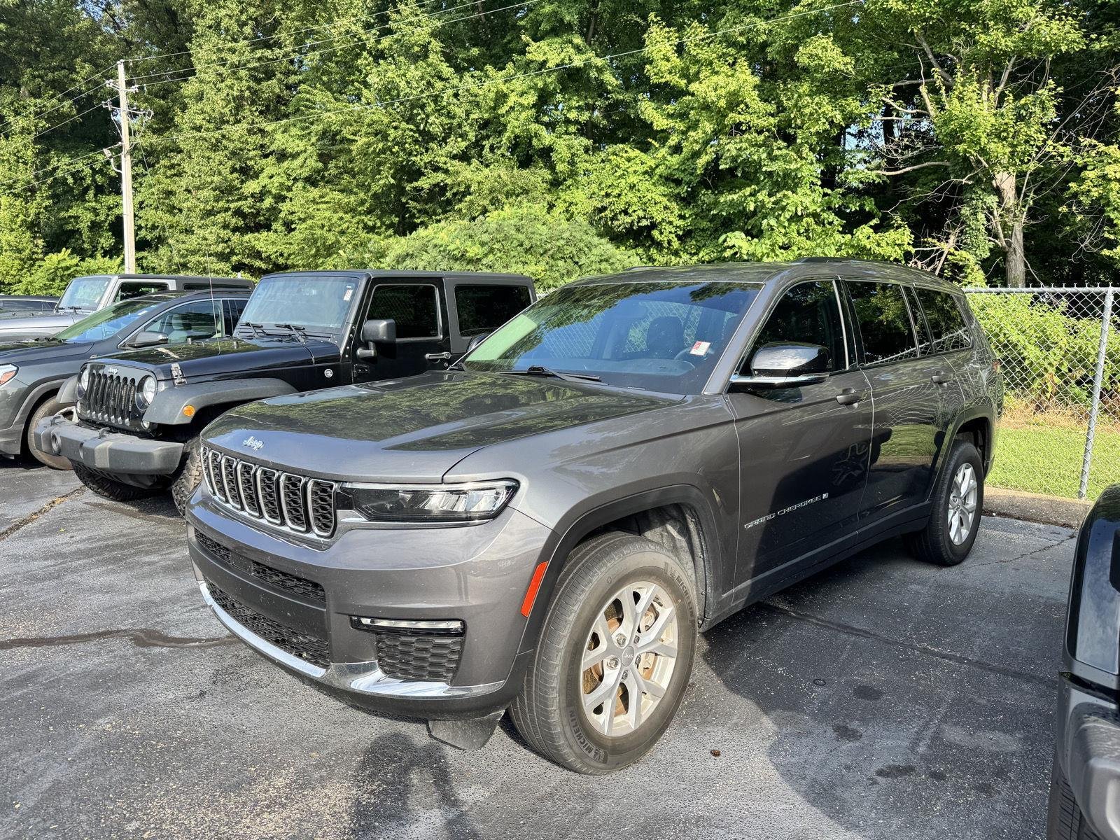 Used 2023 Baltic Gray Metallic Clearcoat Jeep Limited image 3