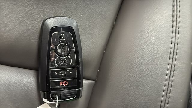 Used 2025 Asher Gray Metallic Clearcoat Lincoln Premiere image 34