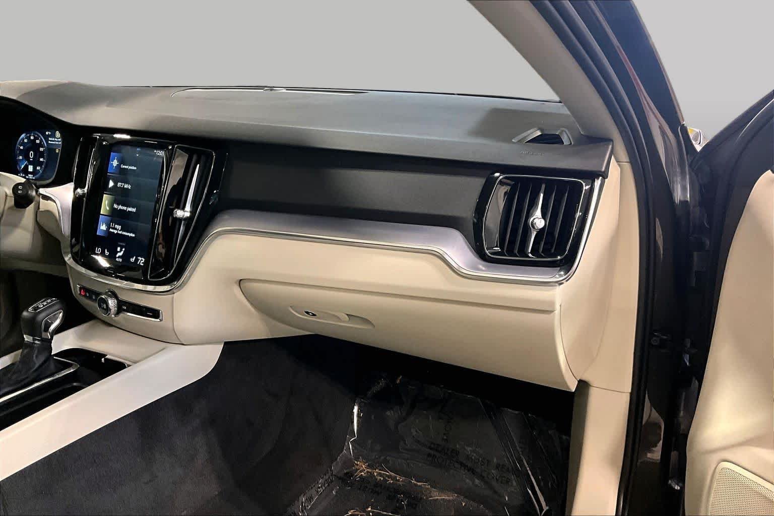 Used 2020 Pine Grey Metallic Volvo  image 18