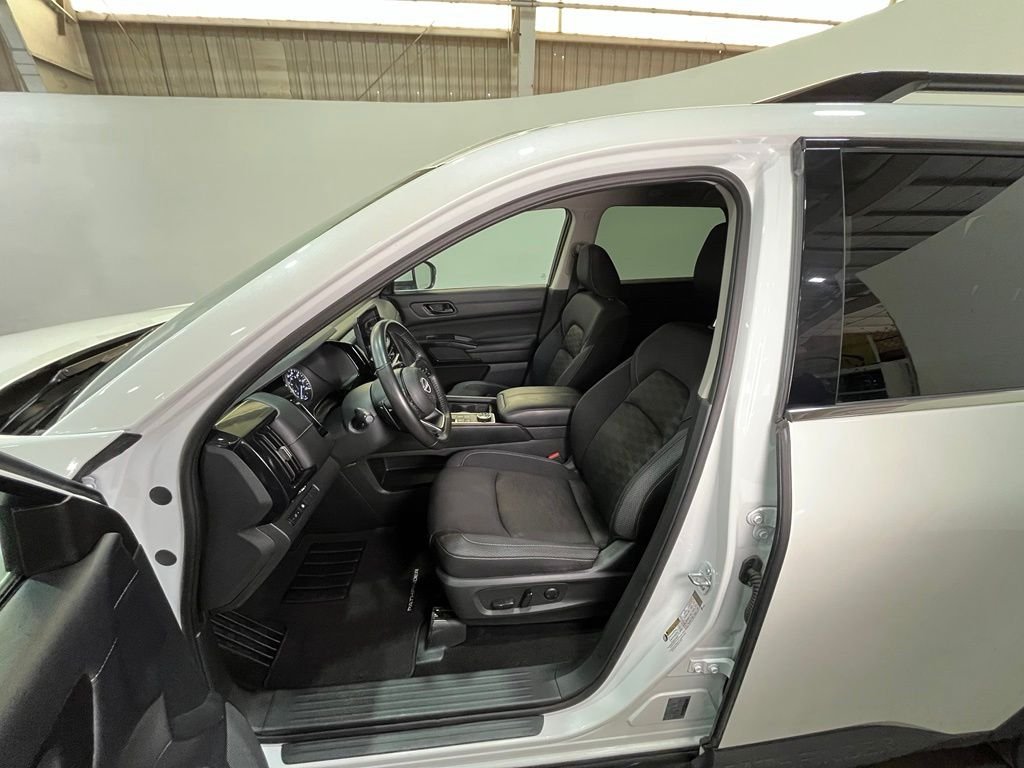 Used 2024 White Nissan SV image 17