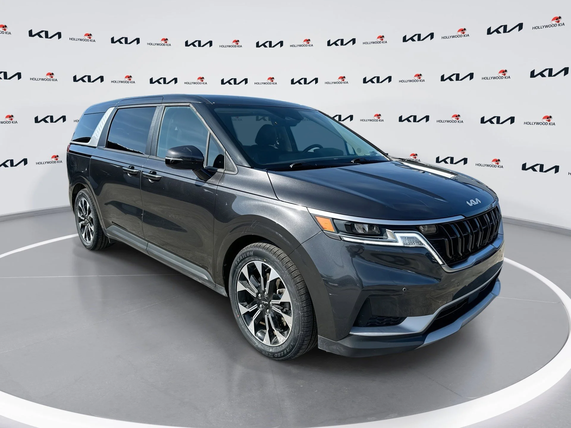 2024 Kia Sedona EX's photo