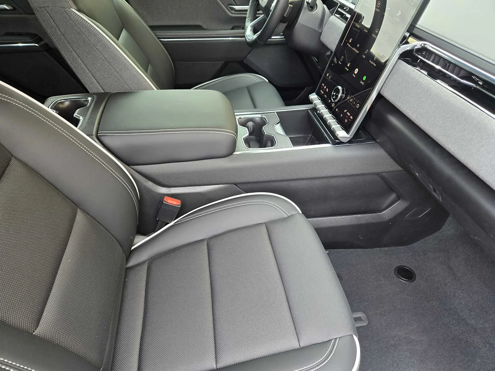 New 2026 Dark Ember Metallic GMC Elevation Extended Range image 9