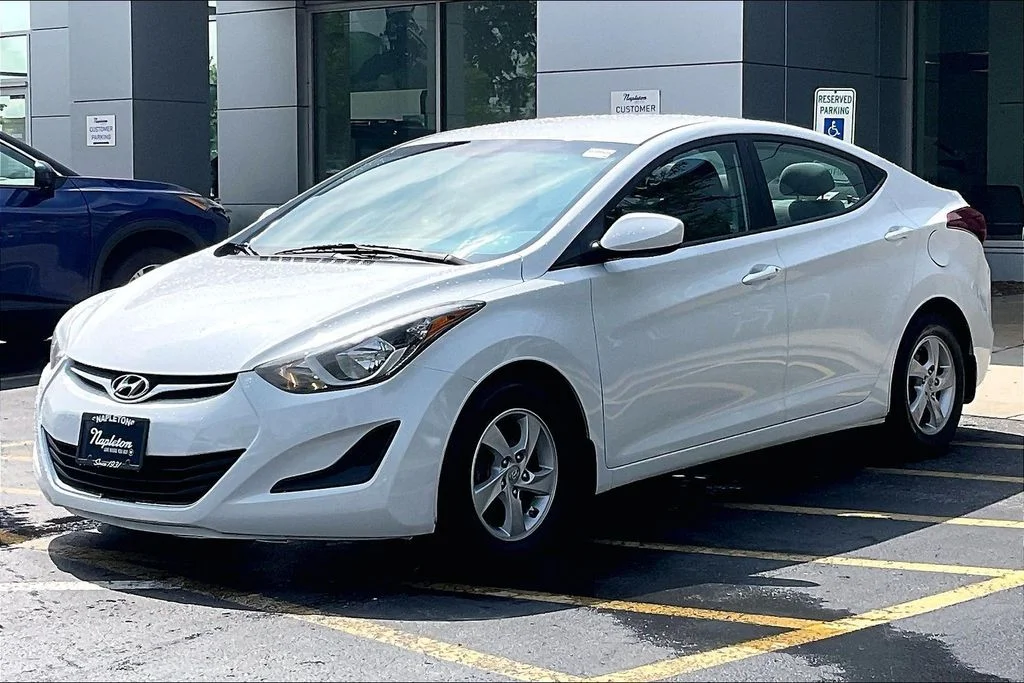 Used 2015 White Hyundai SE image 15