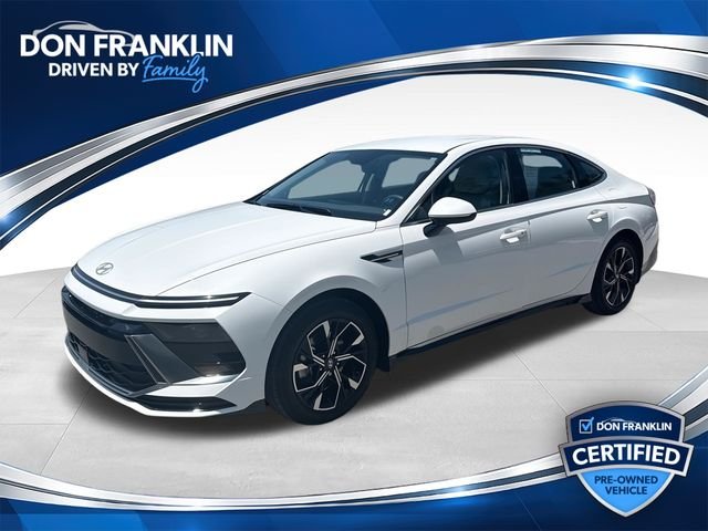 Used 2024 White Hyundai SEL image 1
