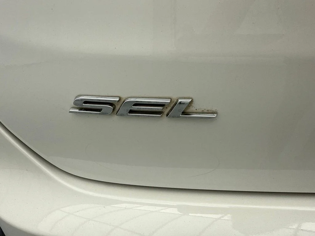 Used 2022 White Ford SEL image 9