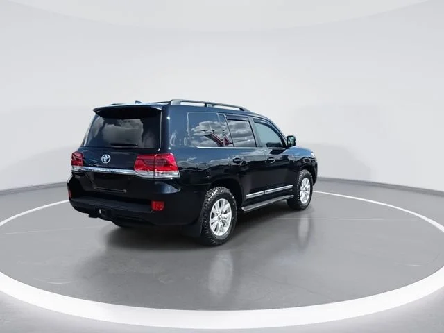 Used 2017  Toyota Base image 8