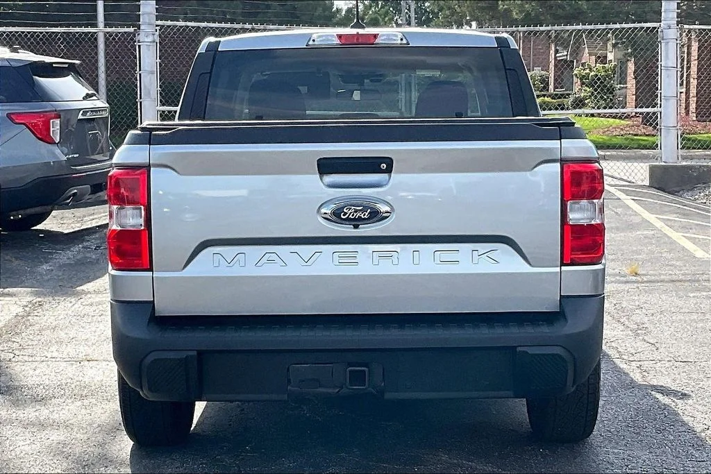 Used 2024 Silver Ford XLT image 3