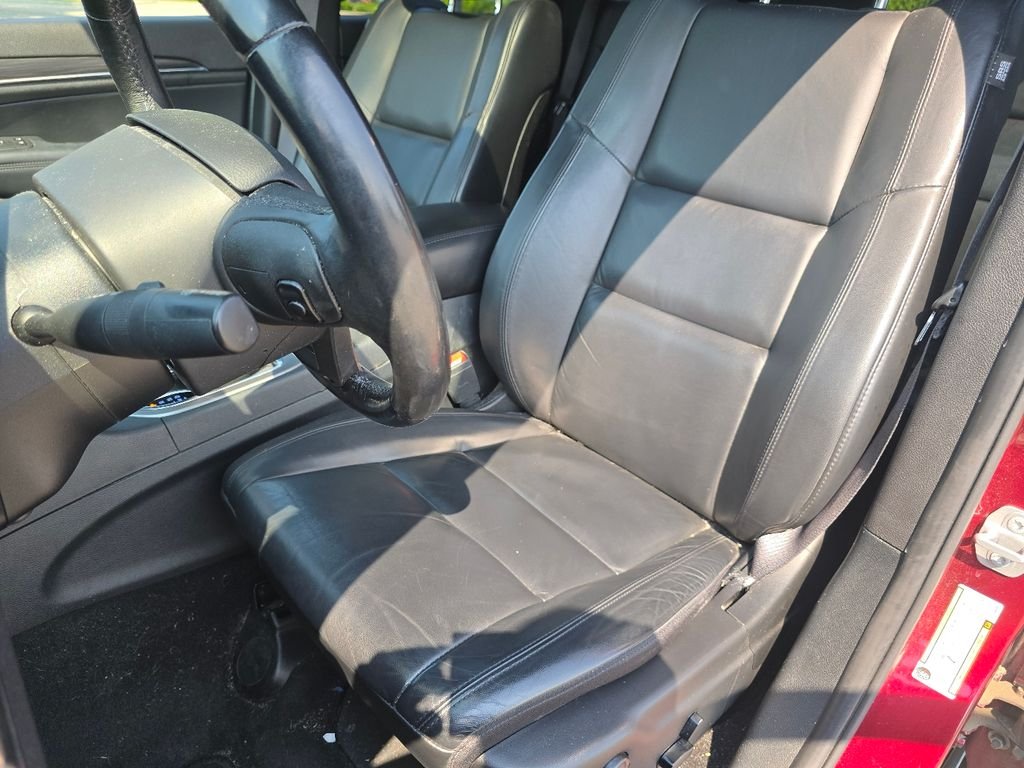 Used 2020 Velvet Jeep Limited image 25
