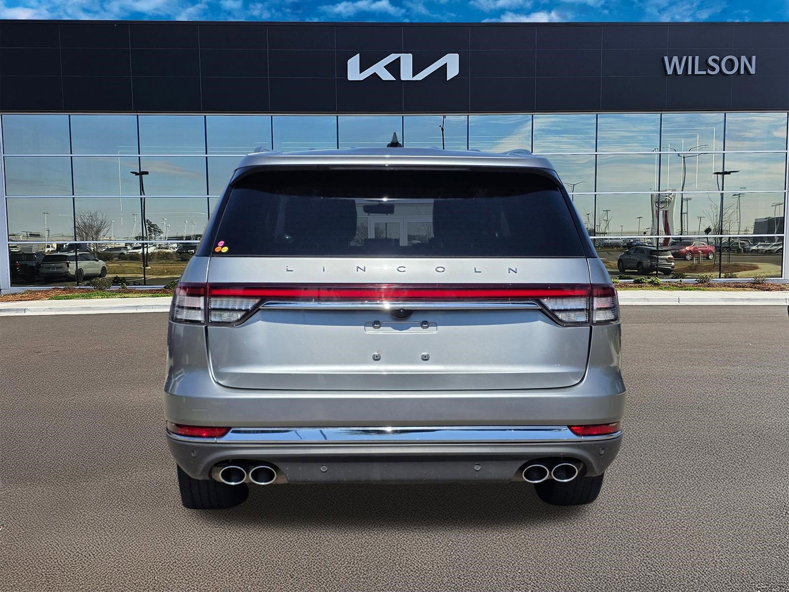 Used 2023 Silver Radiance Metallic Clearcoat Lincoln Standard image 5
