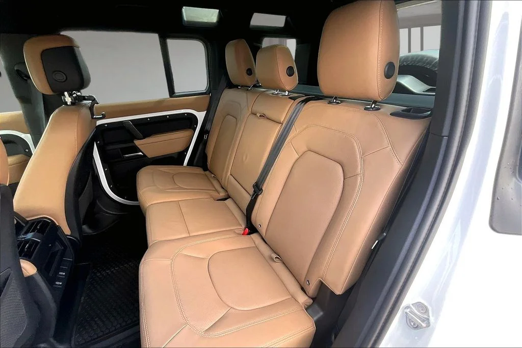 New 2026 White Land Rover X-Dynamic SE image 10