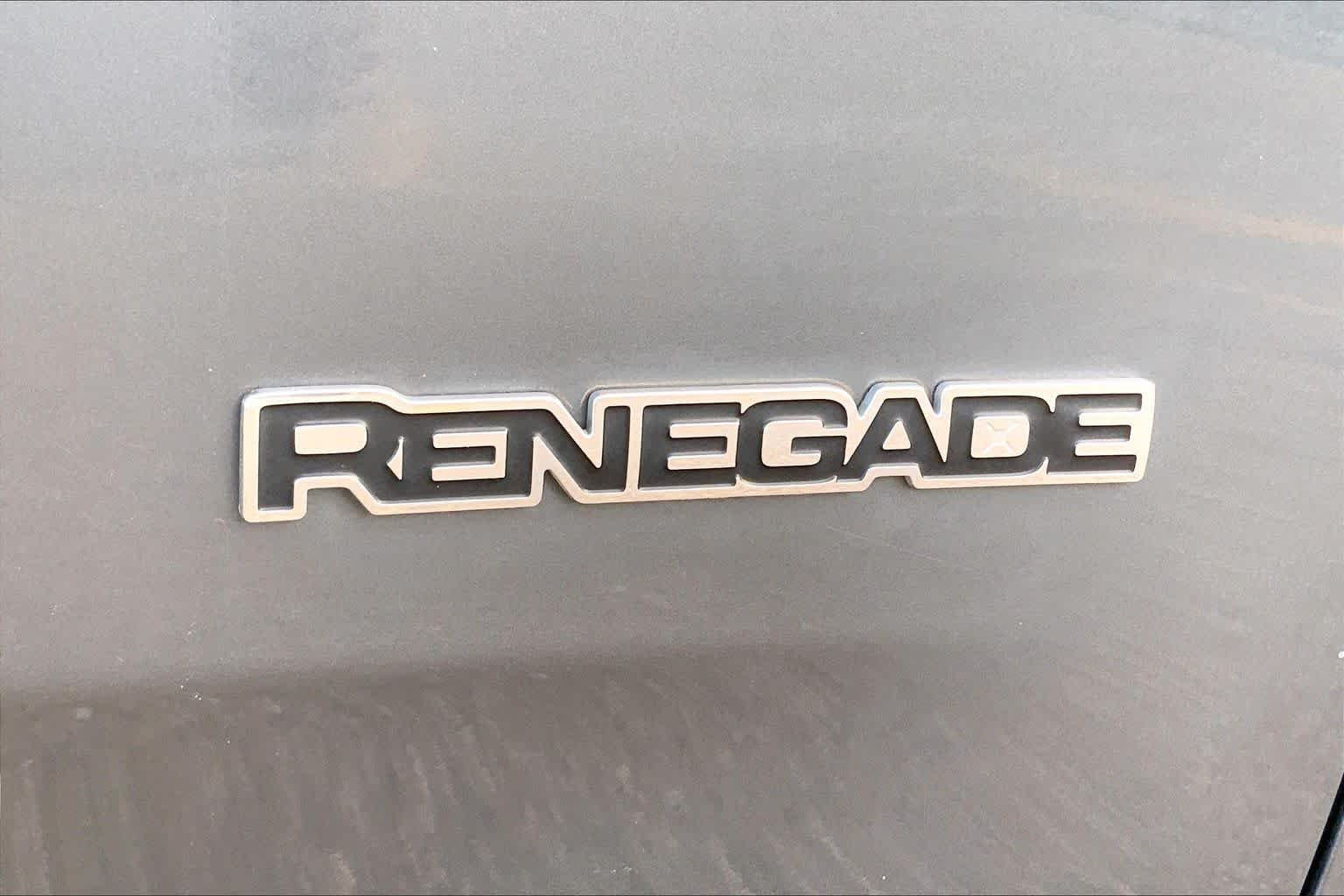 Used 2021 Graphite Gray Jeep Latitude image 10