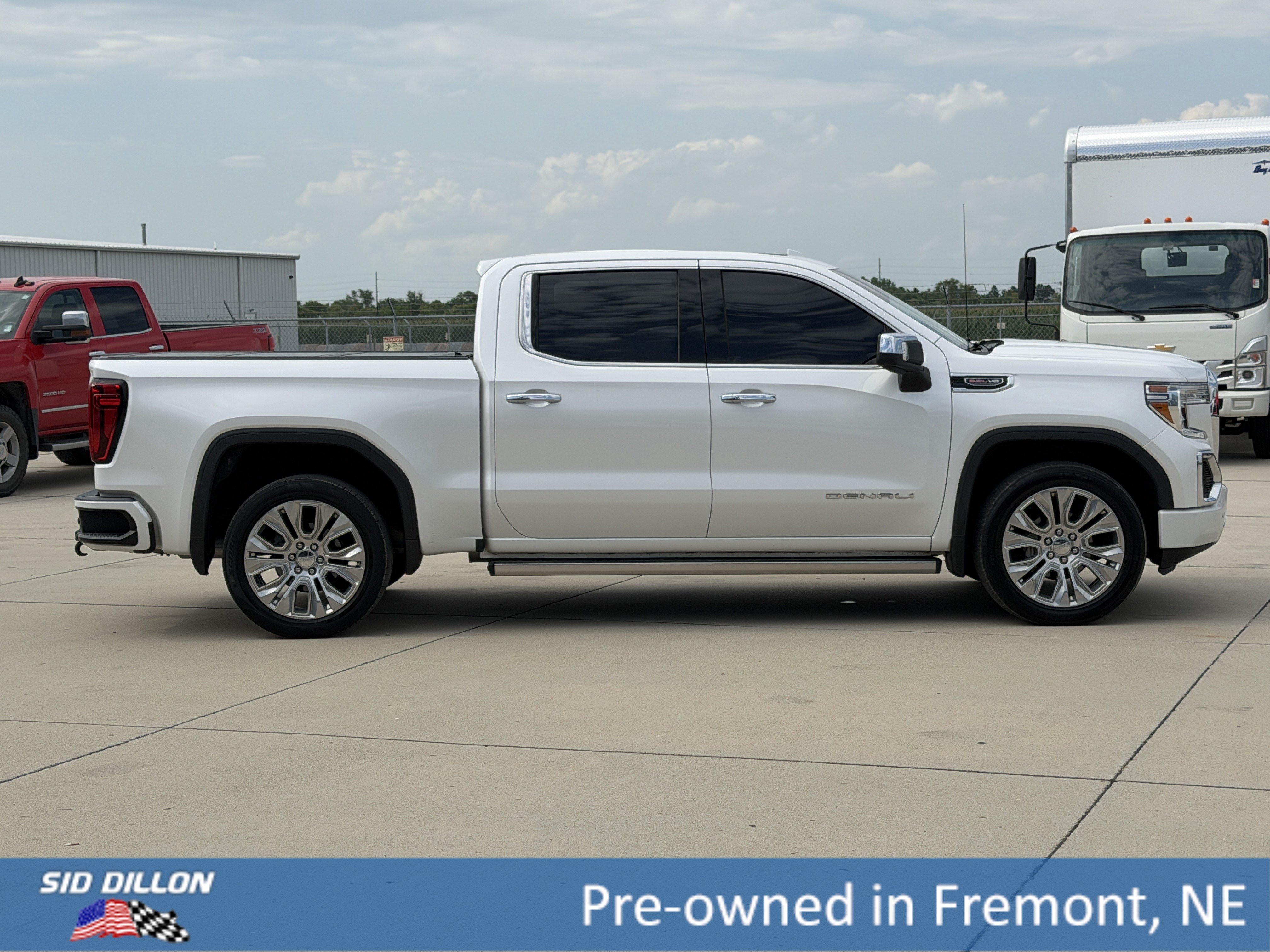 Used 2021 White Frost Tricoat GMC Denali image 3