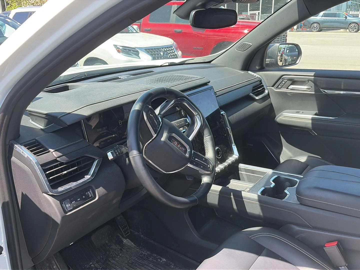 Used 2024 Summit White GMC AWD Elevation image 5