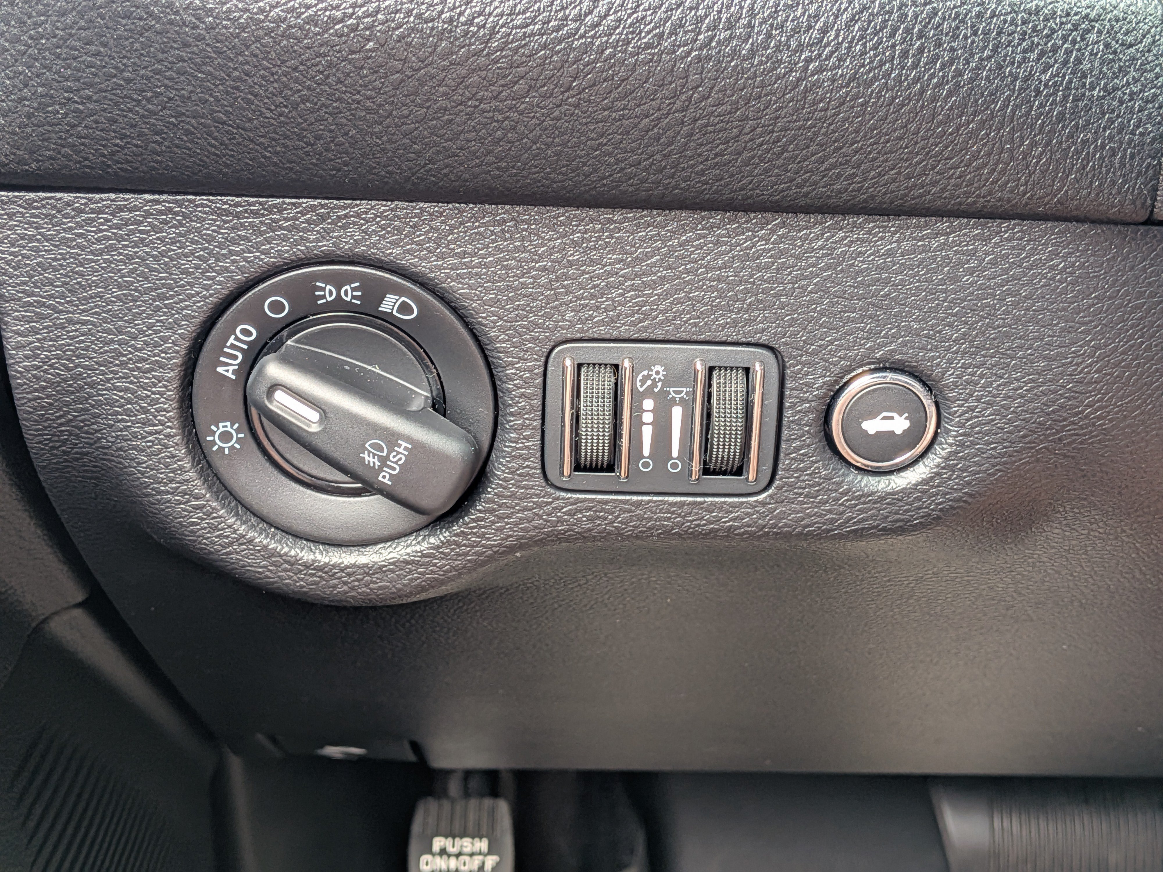 Used 2016 Pitch Black Clearcoat Dodge SXT image 21