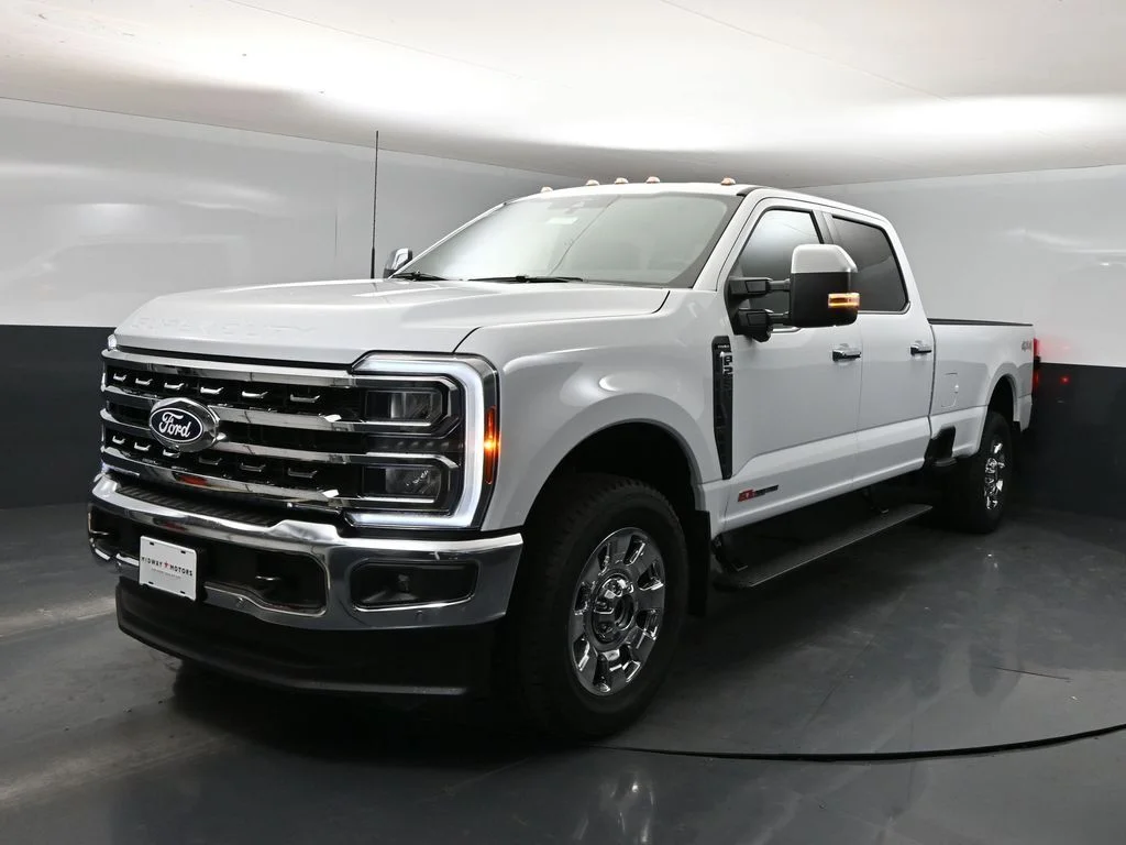 New 2027 Oxford White Ford F-250® Lariat® image 5