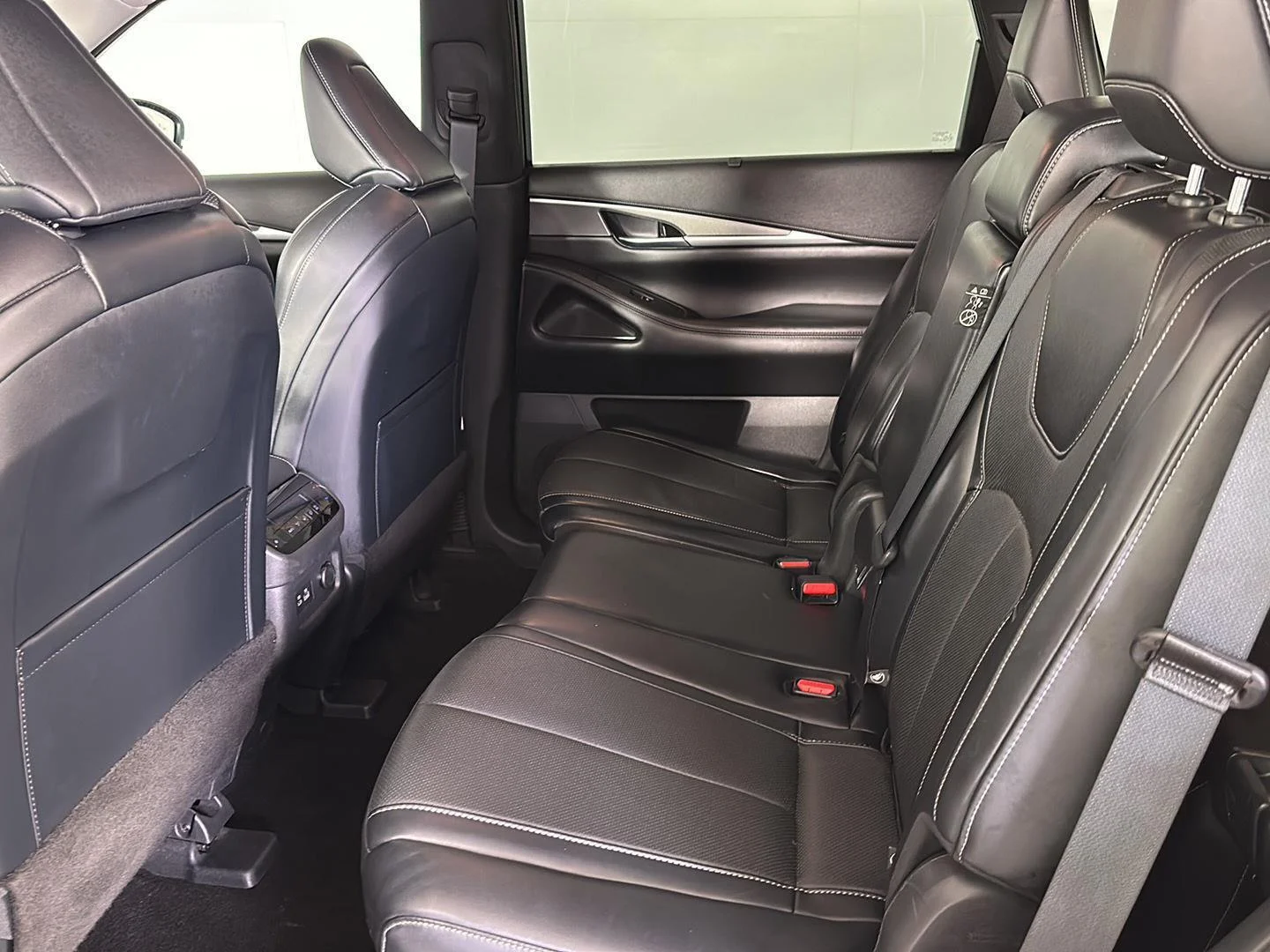 Used 2023 Warm Titanium INFINITI LUXE image 23