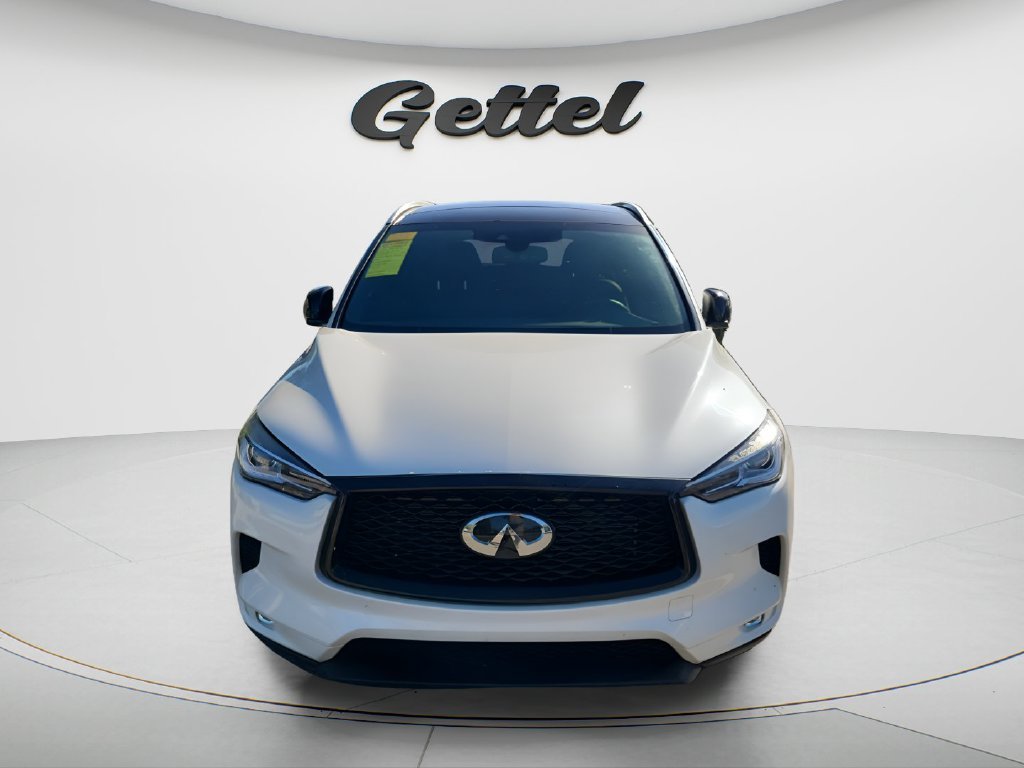 Used 2022 White INFINITI LUXE image 2