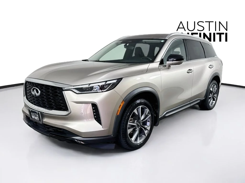 Certified Used 2023 Silver INFINITI LUXE image 5