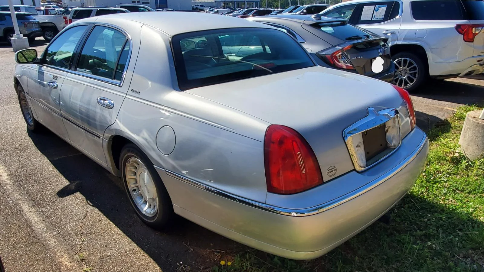 Used 2000  Lincoln Executive image 8