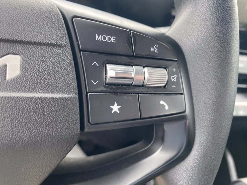 Used 2025  Kia LXS image 26