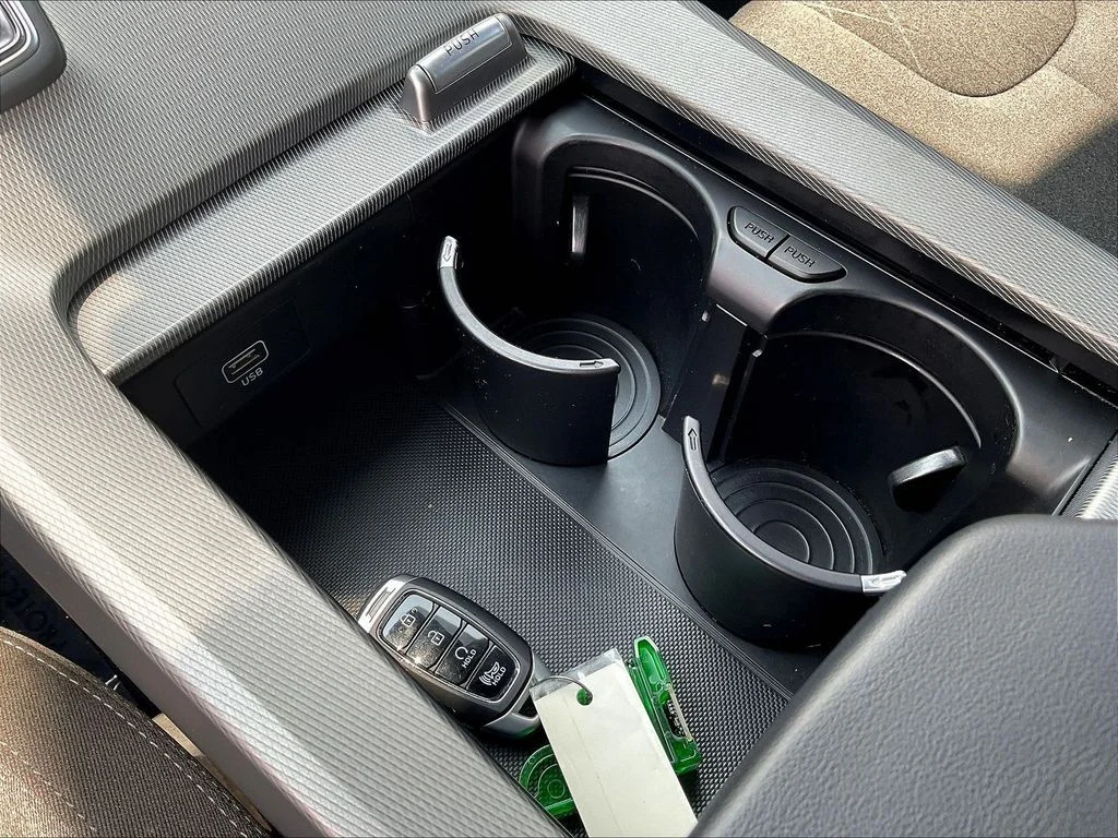 Used 2021 White Hyundai SEL image 11