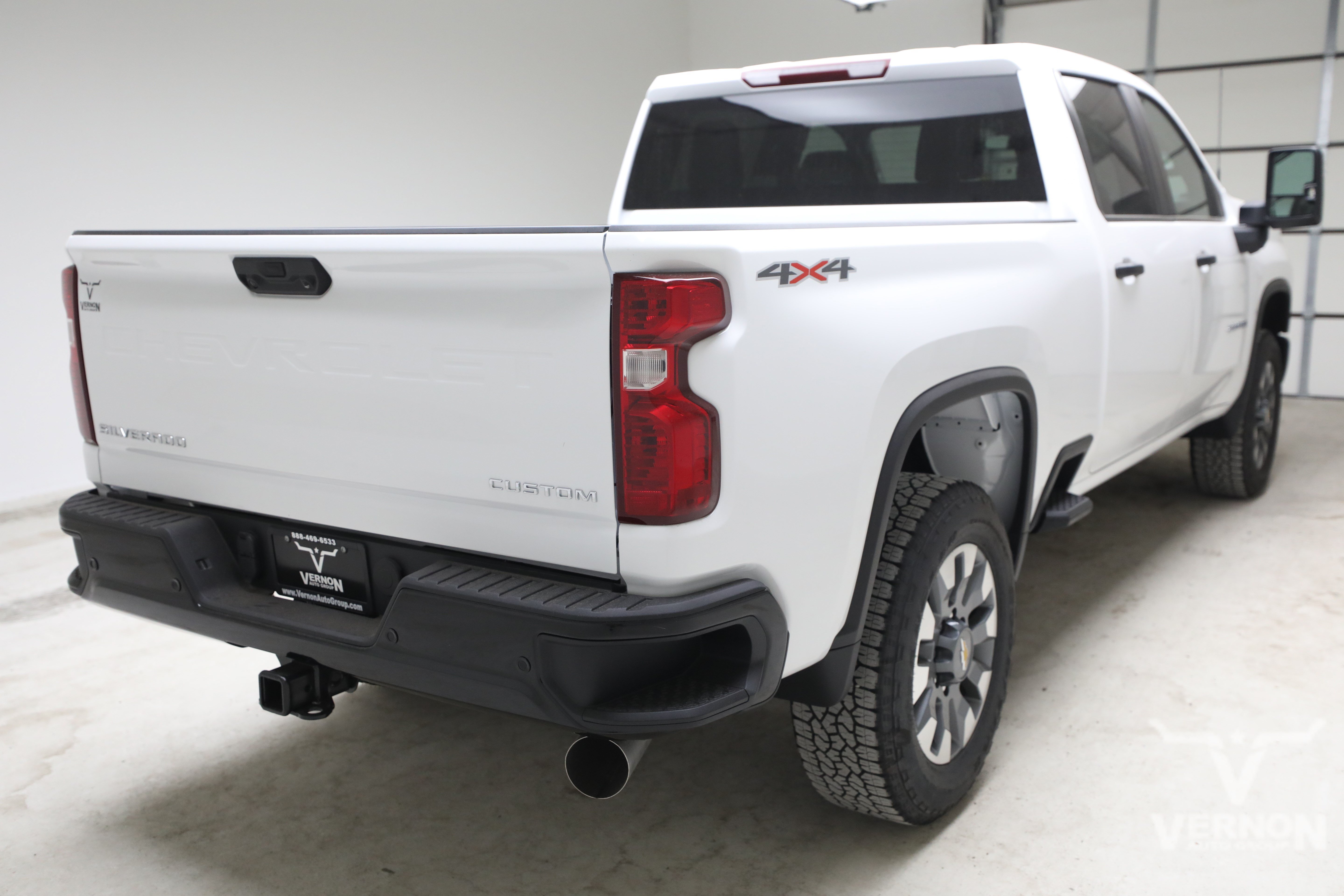New 2026 Summit White Chevrolet N image 5