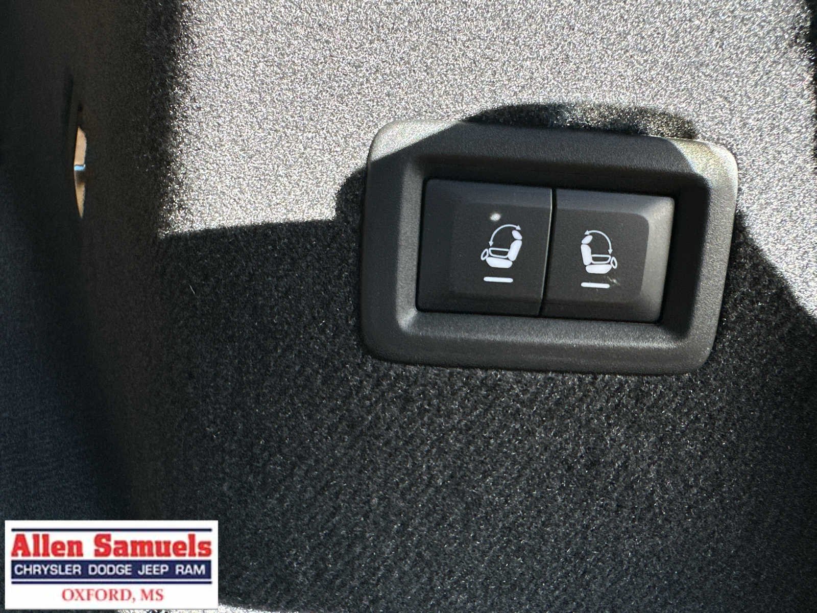 New 2026 Baltic Gray Metallic Clear-Coat Exterior Paint Jeep Summit image 18