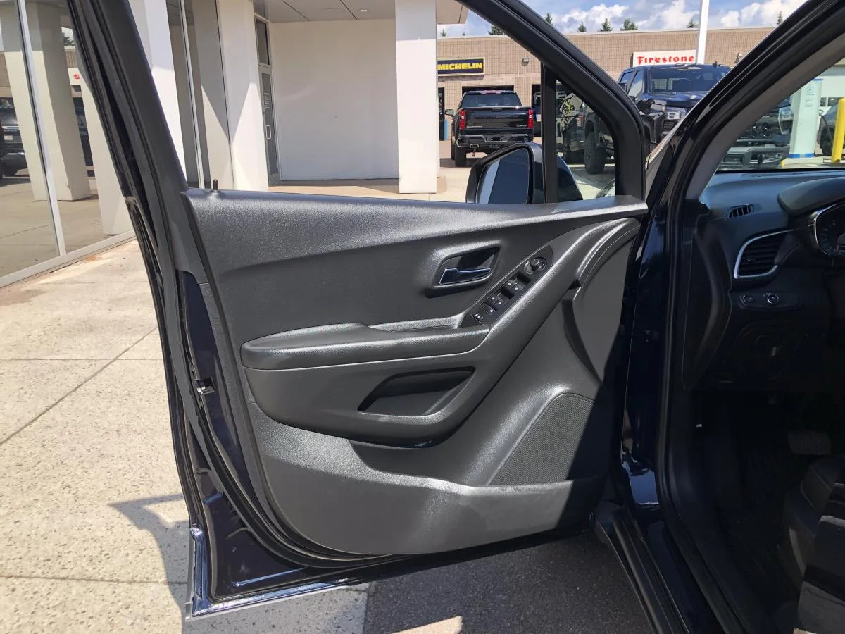 Used 2022 Blue Chevrolet Awd 4dr Lt image 11