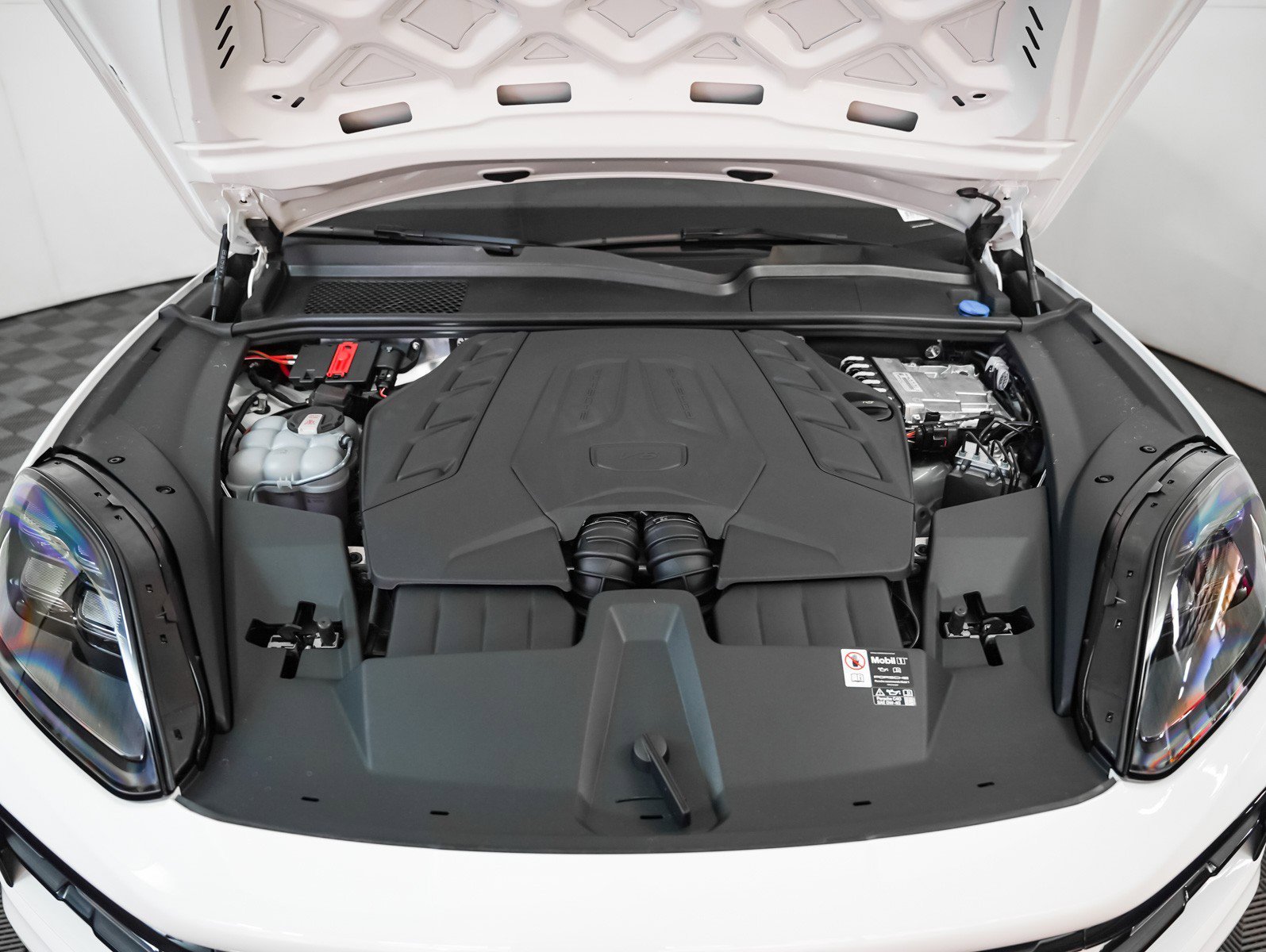 2026 Porsche Cayenne S - Photo 12