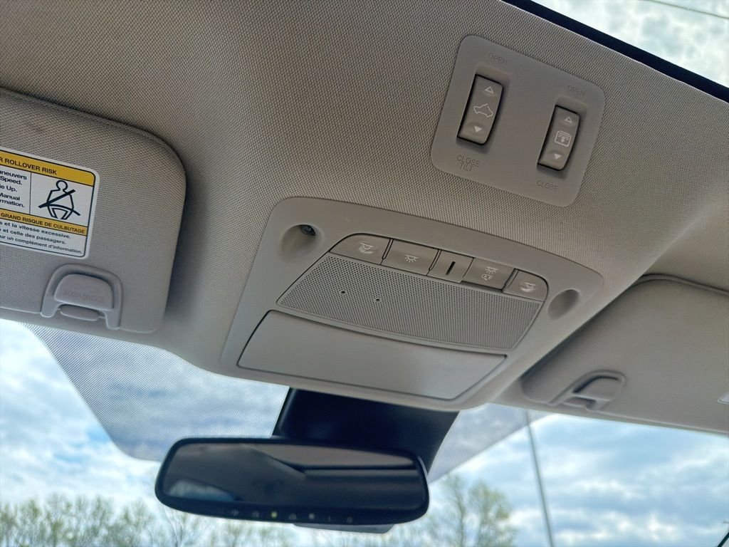 Used 2019 White Nissan SL image 14