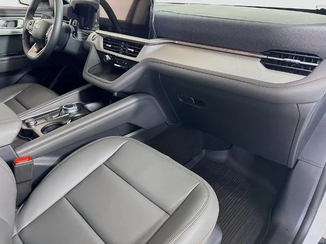 New 2026 Star White Metallic Tri-Coat Ford Active image 65